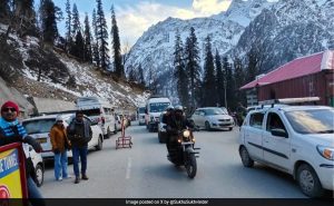 Read more about the article Huge Tourist Rush On Christmas As Himachal Revives From Disastrous Floods