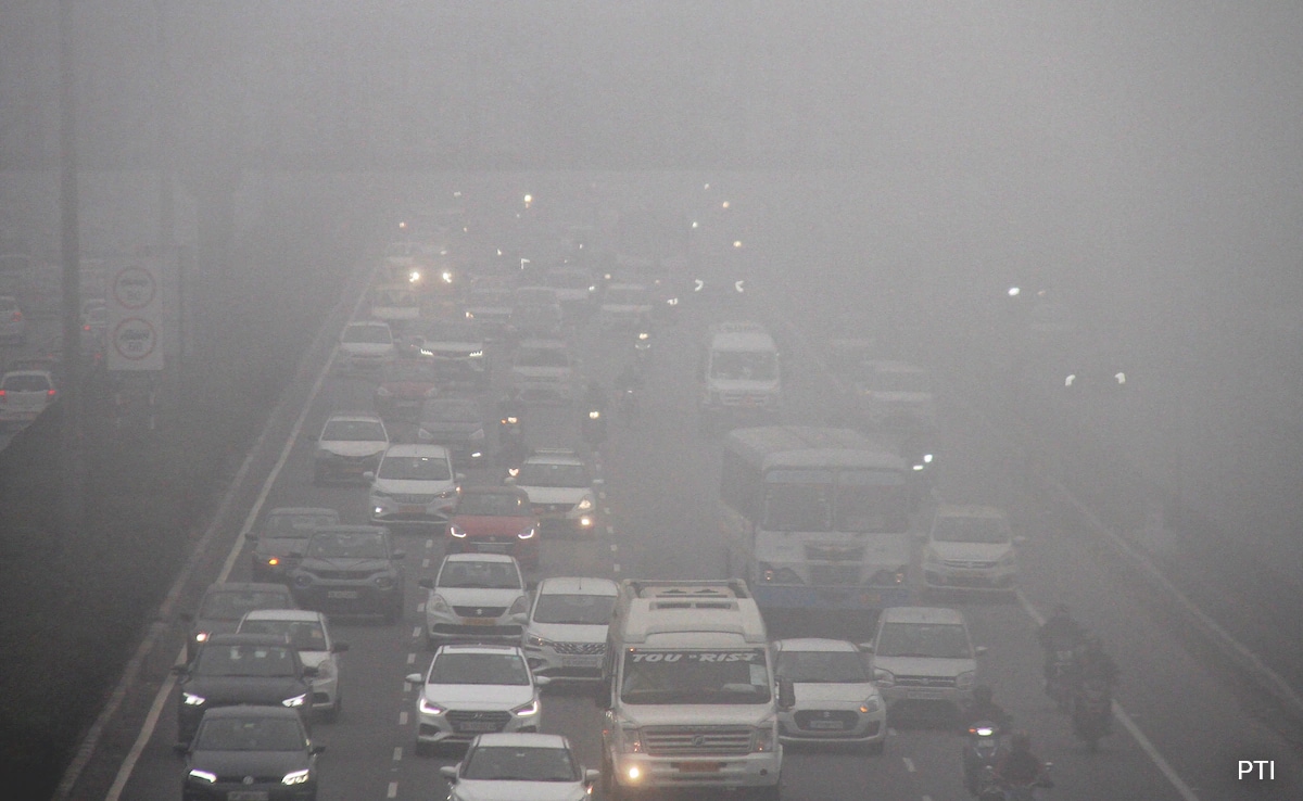 You are currently viewing Red Alert Issued In Delhi For Dense Fog, Over 100 Flights Delayed So Far
