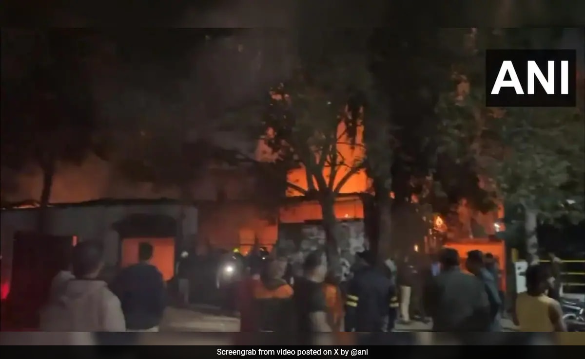 You are currently viewing 5 Workers Trapped After Massive Fire In Maharashtra Glove Factory