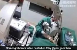 Read more about the article China Doctor Punches Patient, 82, During Surgery, Suspended After Video Viral