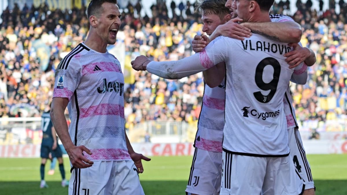 Read more about the article Serie A: Dusan Vlahovic Fires Juventus One Point Behind Leaders Inter Milan