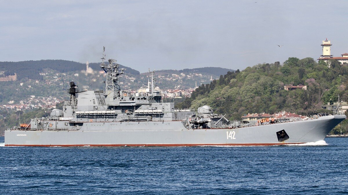 You are currently viewing Crimea: Russia says naval ship damaged in air strike by Ukrainian forces in Feodosia port