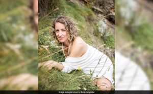 Read more about the article Self-Proclaimed “Ecosexual” Woman Says She Is In Love With Oak Tree