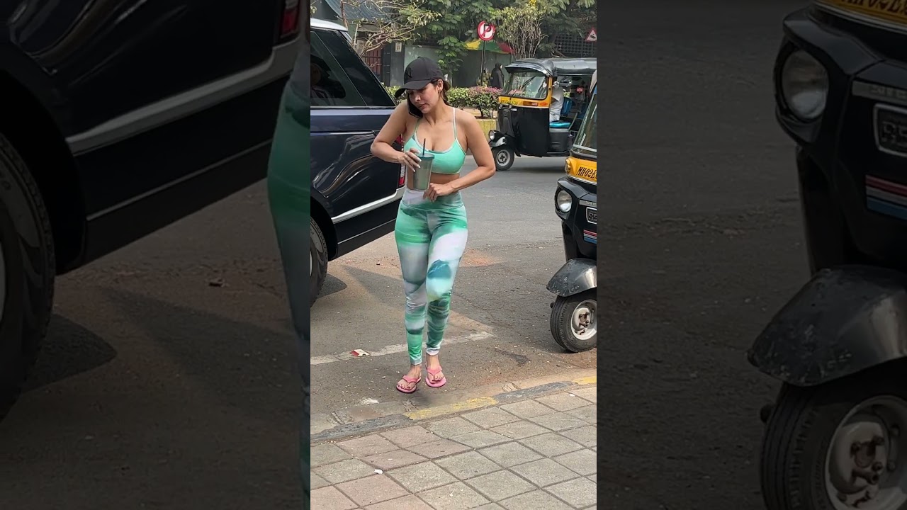 You are currently viewing Malaika Arora spotted at Yoga Class #shortvideo #malaikaarora #bollywood