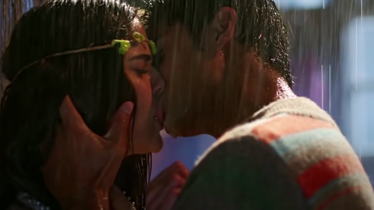 Romantic Kissing Scenes of Bollywood Movies !!!