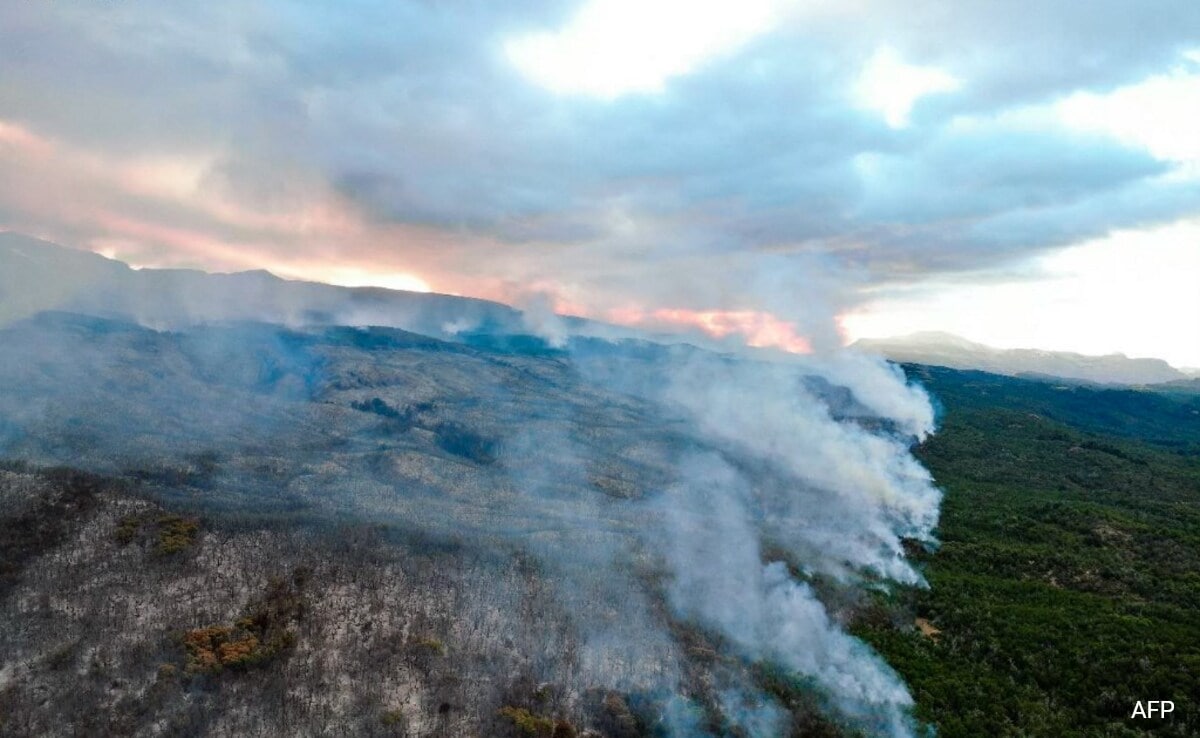 “Out Of Control” Fire Breaks Out In Argentina’s UNESCO World Heritage Site Park