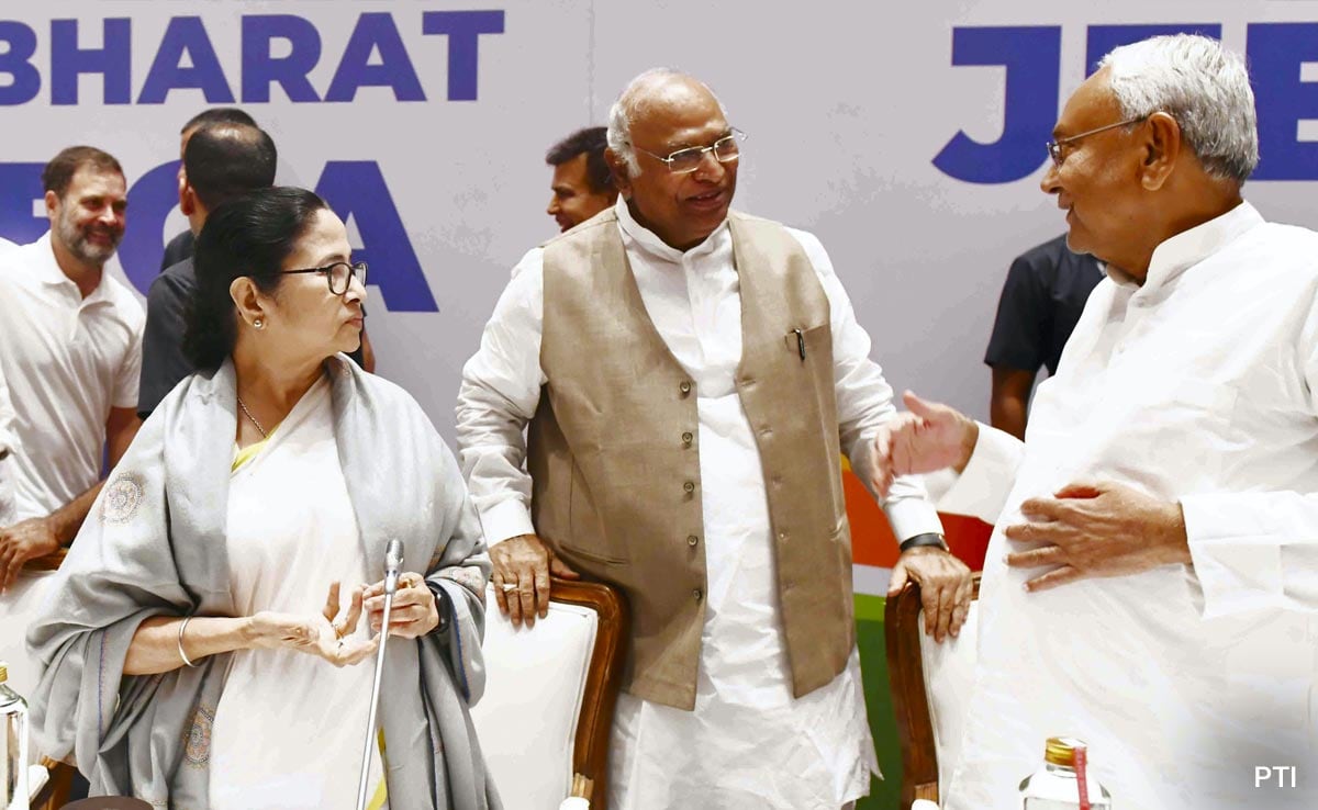You are currently viewing Congress, Trinamool Clash Over Seat Sharing In Bengal Amid INDIA Bloc Rift