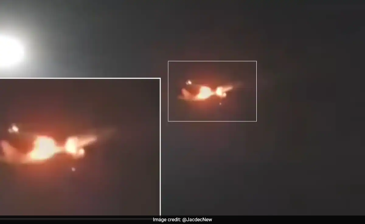 You are currently viewing Flames Shoot From Engine Of Boeing Plane With 122 On Board In Japan After Suffering Bird Hit