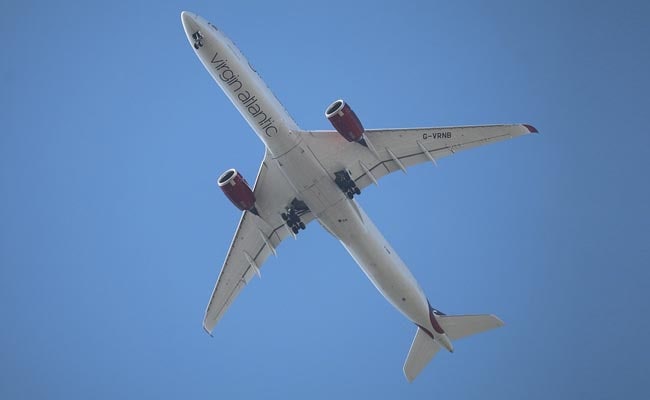 You are currently viewing Virgin Atlantic Flight In UK Cancelled After Alert Passenger Spots Missing Bolts On Plane Wing