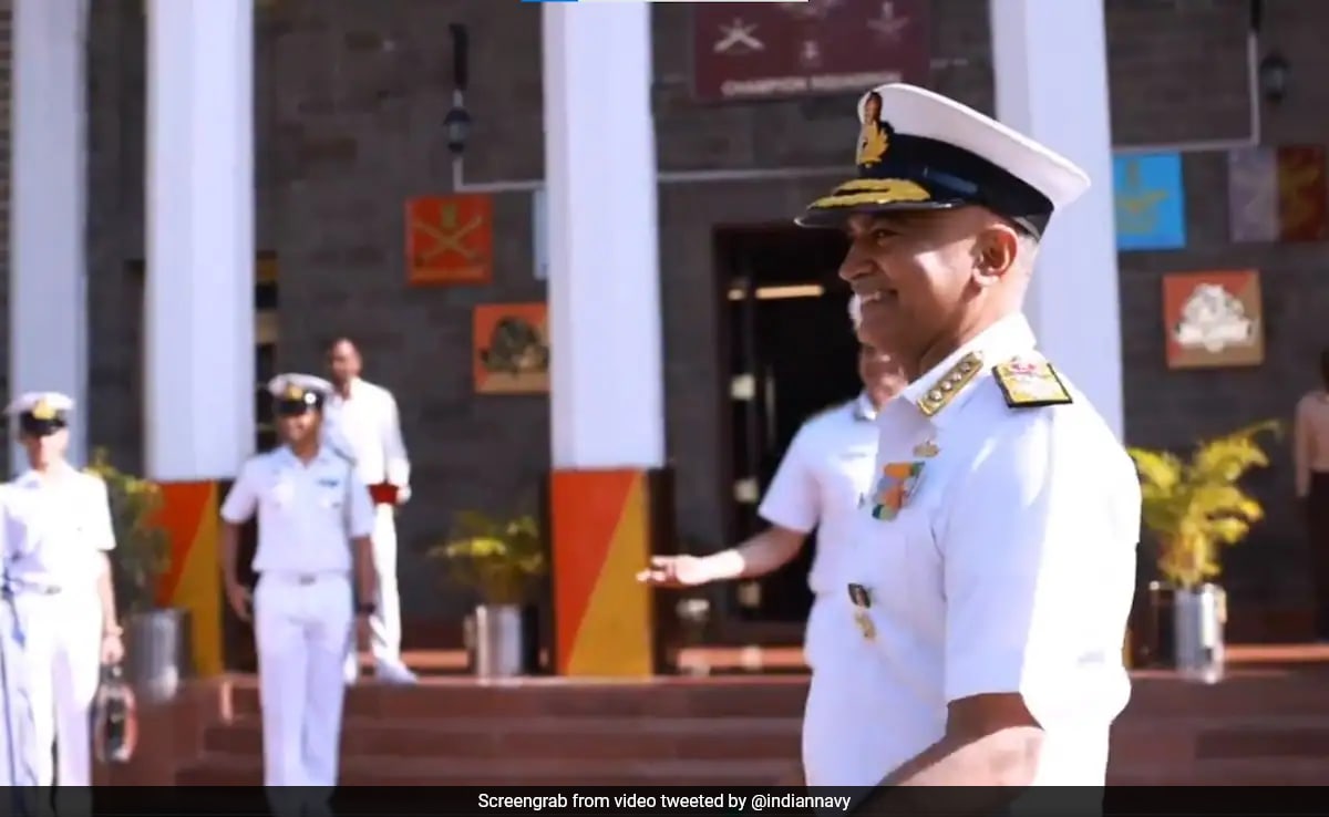 You are currently viewing Watch: Navy Chief Admiral R Hari Kumar Performs Push-Ups With NDA Cadets