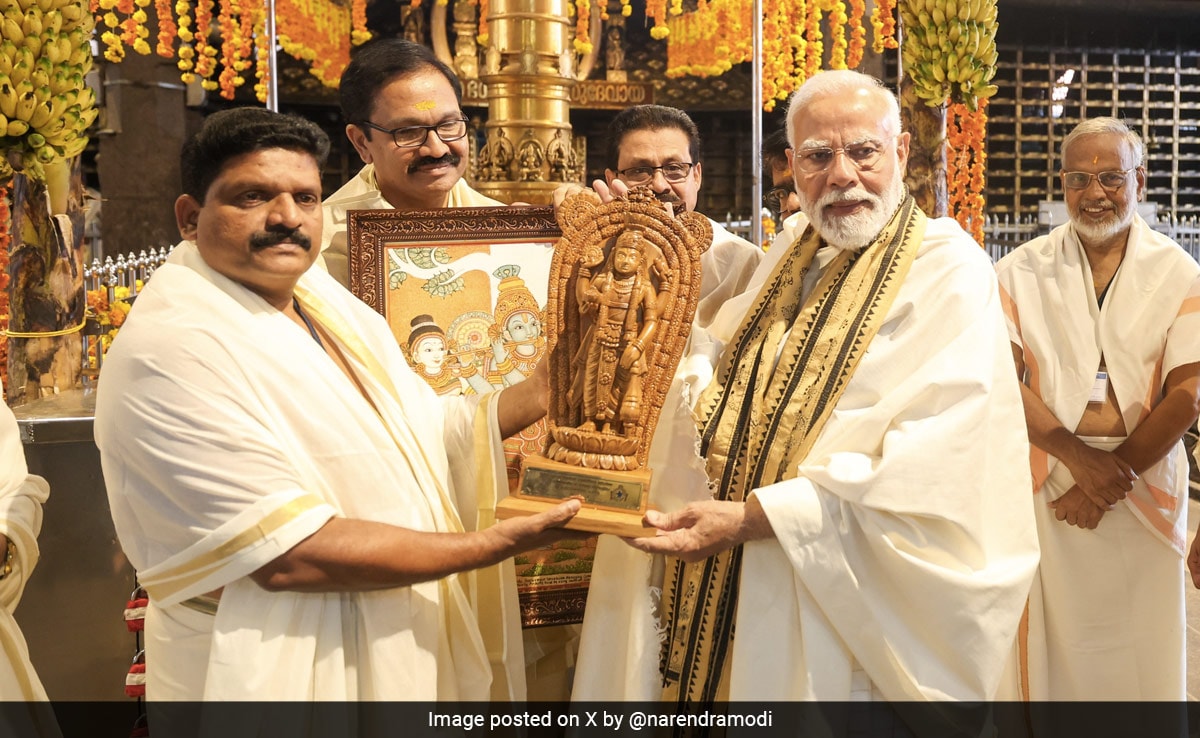 Read more about the article Pics: PM Prays For "Every Indian's Happiness, Prosperity" At Kerala Temple