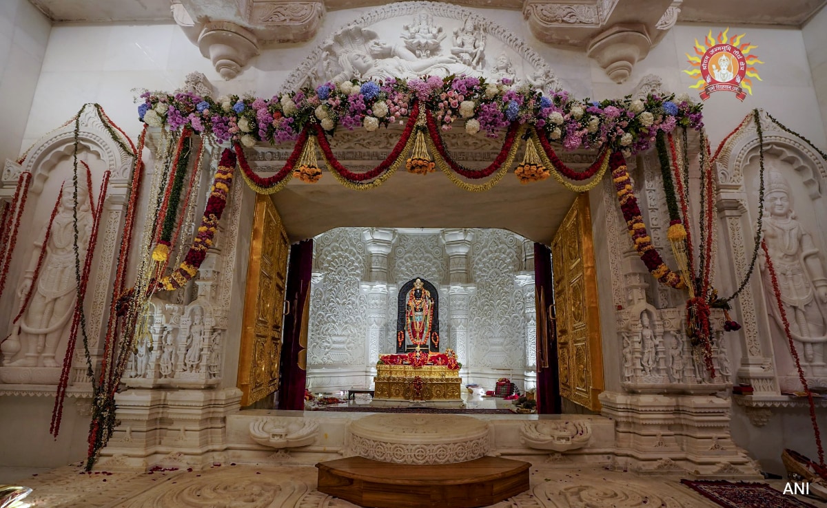 You are currently viewing Monkey Enters Ram Temple Sanctum Sanctorum, Devotees See Hanuman Symbolism