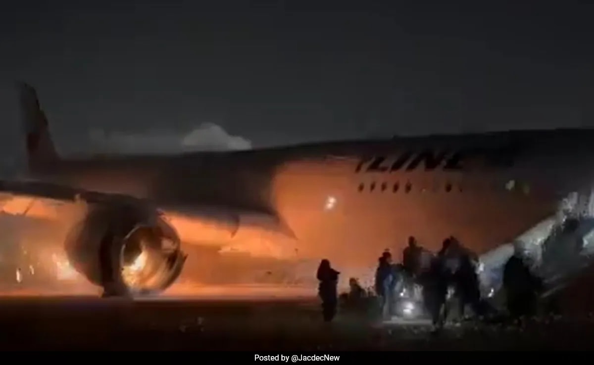 You are currently viewing In Video, Passengers Slide Down From Burning Japan Airlines Plane In Japan Haneda Airport