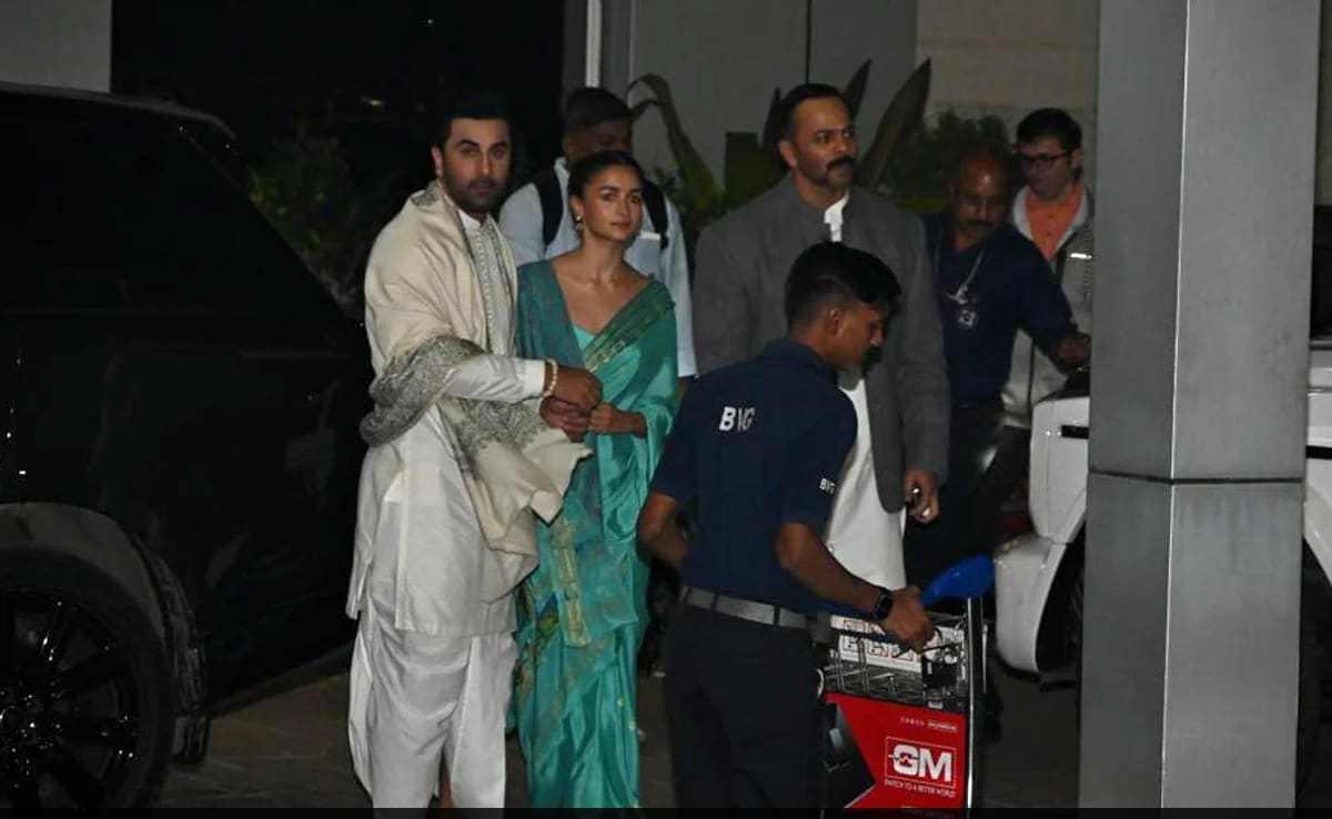 You are currently viewing Alia-Ranbir, Katrina-Vicky, Madhuri Dixit: Stars Attend Ram Temple Event