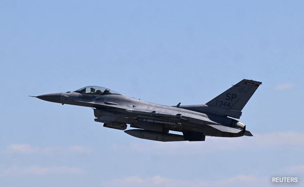 You are currently viewing US F-16 Fighter Jet Crashes Off South Korea, Pilot Rescued