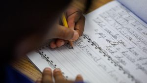 Read more about the article California school students to learn cursive handwriting