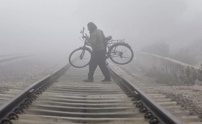 You are currently viewing Moderate To Dense Fog Blankets North India, Visibility Reduced