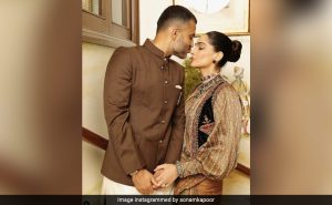 Read more about the article Mush Alert: Sonam Kapoor To Husband Anand Ahuja – "Married A Perfect Gentleman"