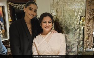 Read more about the article Divya Dutta Shares Pic With "Lovely" Sonam Kapoor From Javed Akhtar's Birthday Party