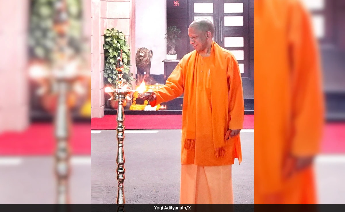 You are currently viewing Yogi Adityanath Lights 'Ram Jyoti' At His Residence After Pran Pratishtha