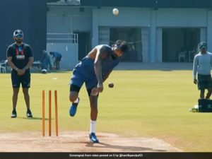 Read more about the article Watch: Recovering From Ankle Injury, Pandya Begins Bowling Full Tilt