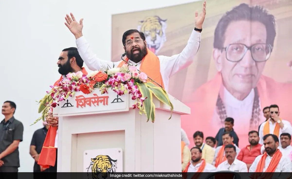 You are currently viewing "Tight Slap On Face Of Those…": Eknath Shinde Jabs Uddhav Thackeray