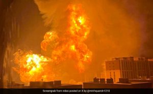 Read more about the article Vehicle Carrying 60 Tons Of Gas Explodes In Mongolia Huge Flames Engulf Street