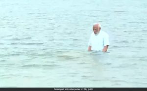 Read more about the article Watch: PM Modi Takes Holy Dip At 'Angi Theerth' Beach In Rameswaram