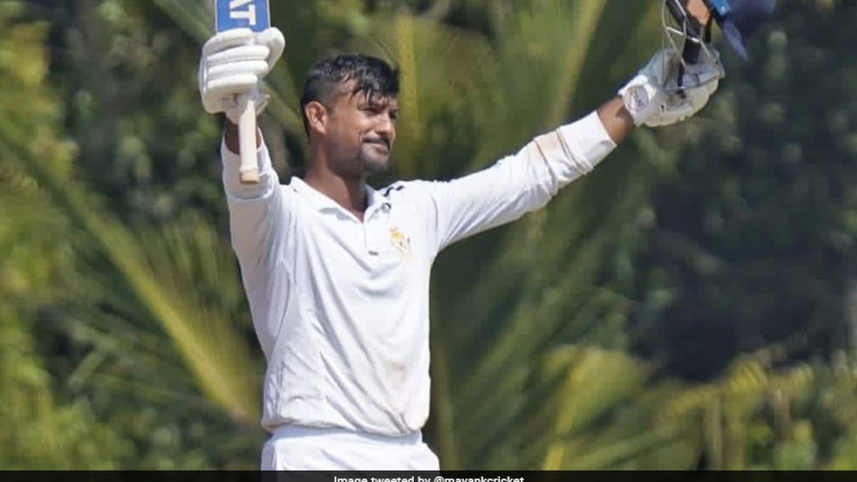You are currently viewing Mayank Agarwal Suffers Major Health Scare, Admitted To ICU In Agartala