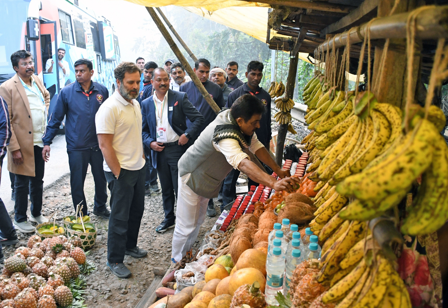 You are currently viewing Rahul Gandhi's Pineapple Stop – And Questions – During Yatra In Meghalaya