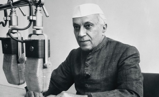 You are currently viewing Congress vs BJP Over Nehru's Letters To Ex-President On Temple Visit