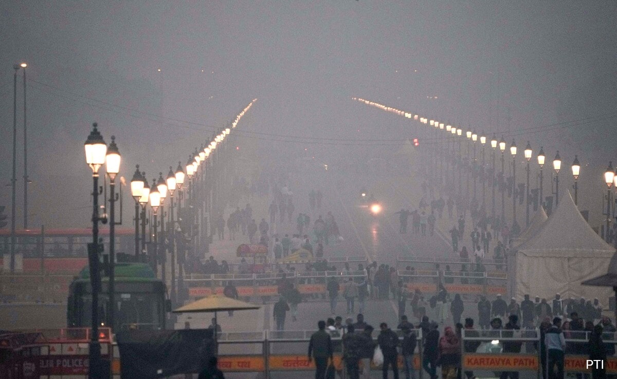 You are currently viewing Delhi Records Season's Coldest Morning At 3.6 Degrees, Red Alert Issued