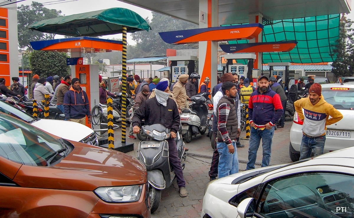 You are currently viewing Chandigarh Withdraws Order To Cap Sale Of Fuel As Truckers' Strike Ends