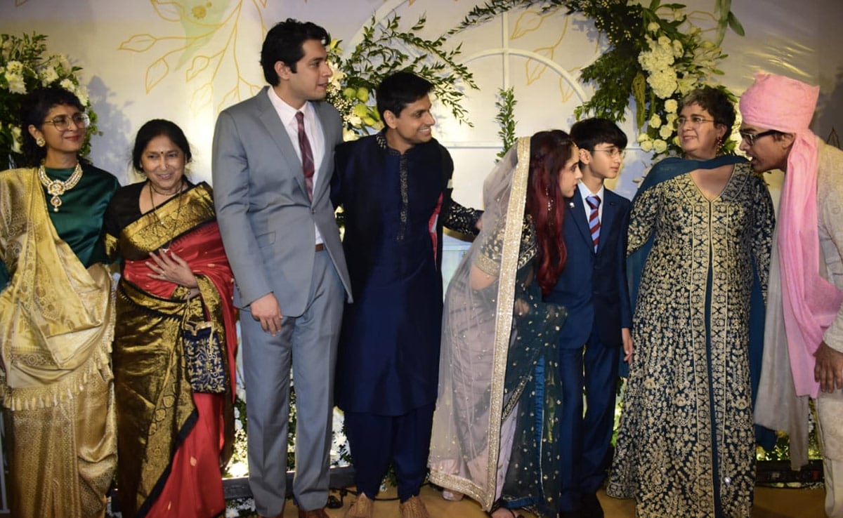 You are currently viewing Ira Khan-Nupur Shikhare's Wedding: Aamir Khan, Ex-Wives Reena Dutta, Kiran Rao And Others Pose Together