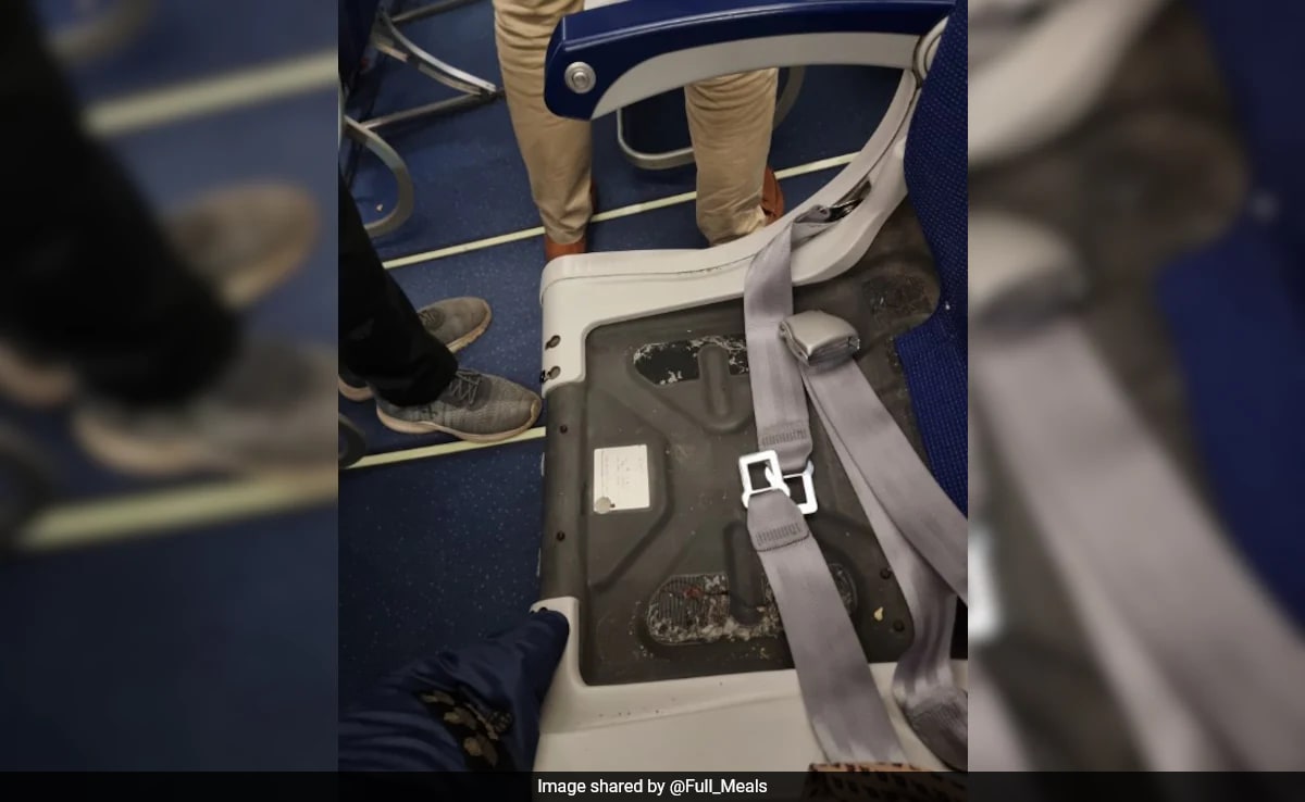You are currently viewing Man Finds Seat Cushion Missing On IndiGo Flight, Airline Responds