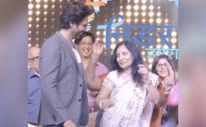 Read more about the article Kartik Aaryan's Birthday Post For His "Favourite Person In The World" Mom Mala Tiwari Is Everything