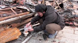 Read more about the article Heartbroken cat lover searches for lost pets after Japan quake