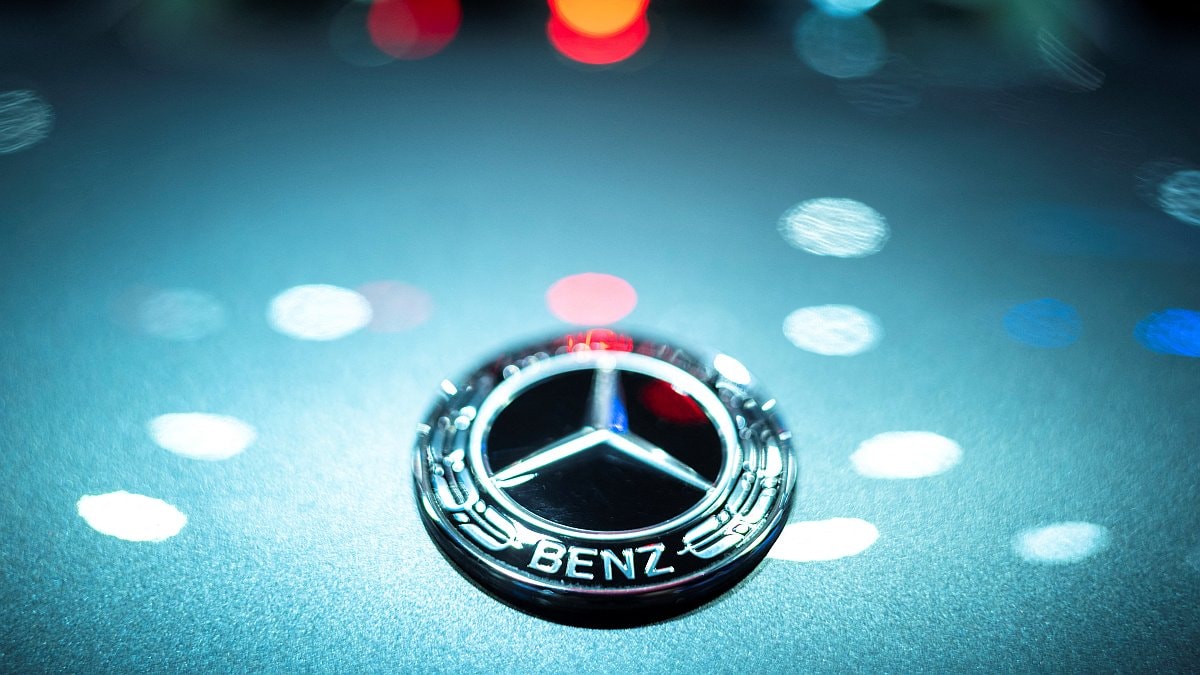 You are currently viewing Mercedes-Benz Boasts of In-Car NFT Gallery as Part of MB.OS Revamp