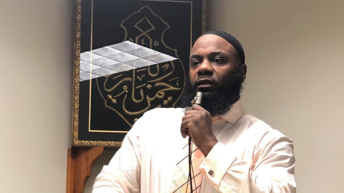 You are currently viewing Newark Imam Hassan Sharif shot outside mosque in New Jersey, condition critical