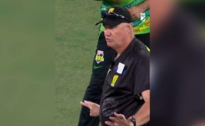 Read more about the article Viral Video: 3rd Umpire Gives Out After Pressing Wrong Button During BBL