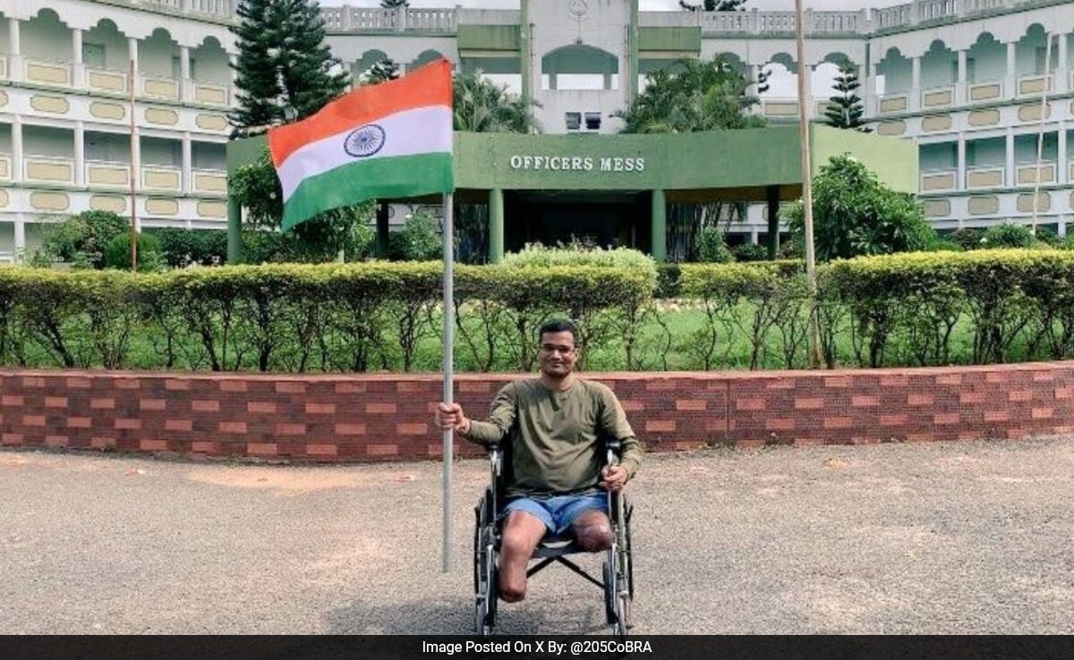 You are currently viewing Officer, Who Lost Legs During Anti-Maoist Operation, Awarded Shaurya Chakra