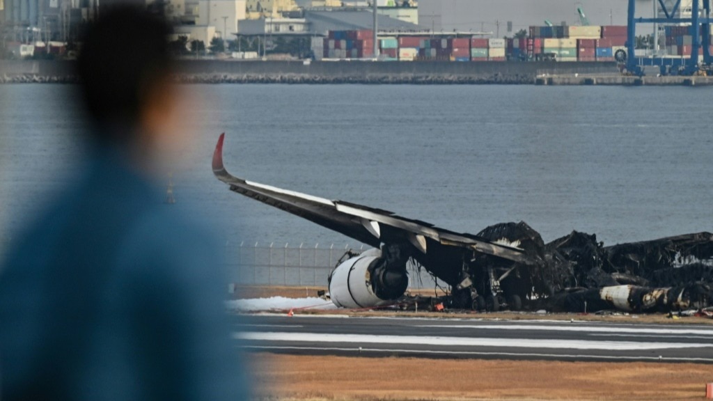 Read more about the article Japan Airlines pilots had no ‘visual contact’ before collision at Tokyo Haneda airport