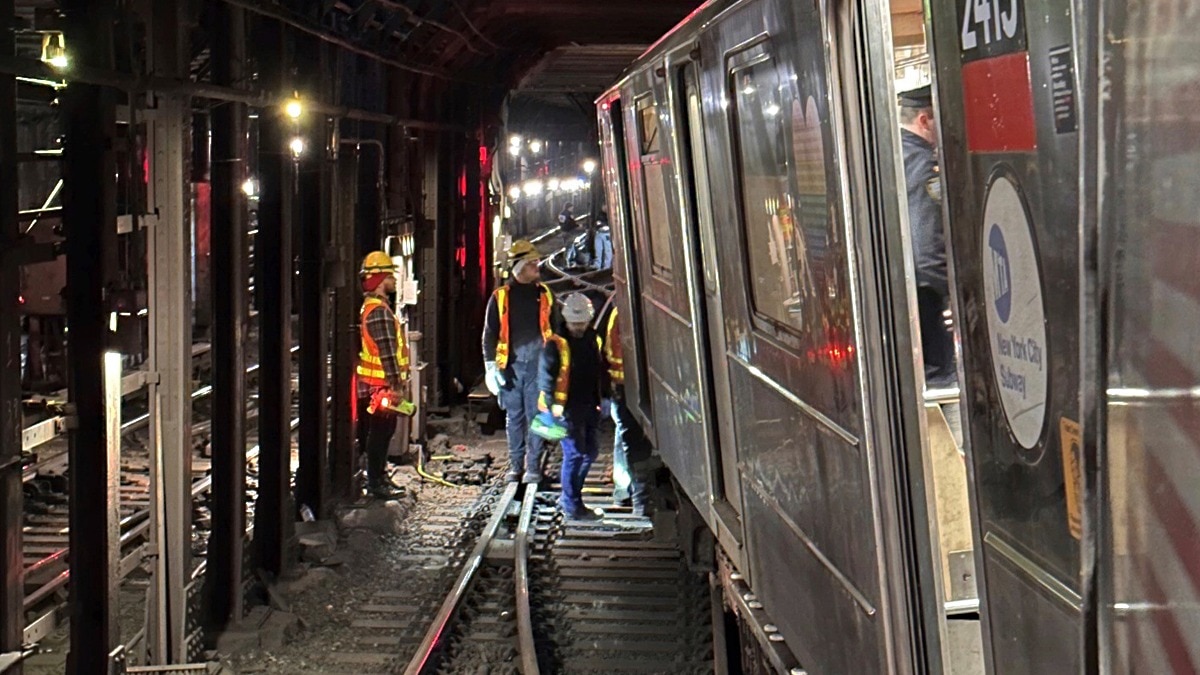 Read more about the article US: 20 passengers injured as New York subway train collides with another train on Upper West Side