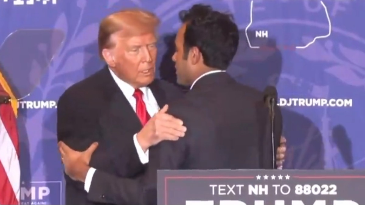 You are currently viewing Vivek Ramaswamy greeted with VP,VP chants as he shared stage with Donald Trump in US presidential election campaign