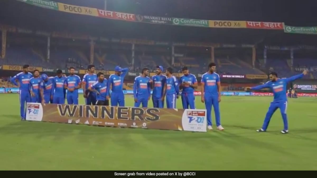You are currently viewing Watch: Kohli Channels Inner Child, Slides Into Team India's Photoshoot