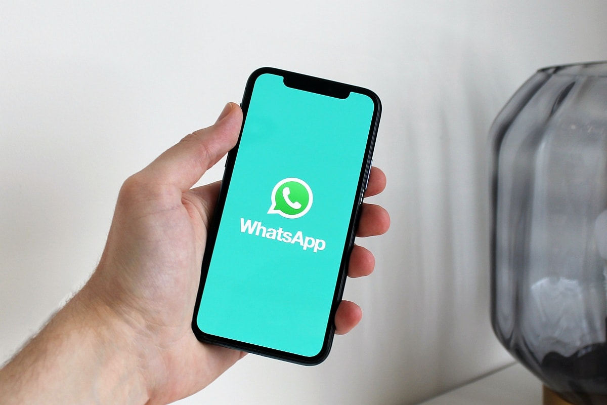 You are currently viewing WhatsApp Working on Theme Colours; Rolling Out Sticker Editor Feature on Latest iOS Beta: Report