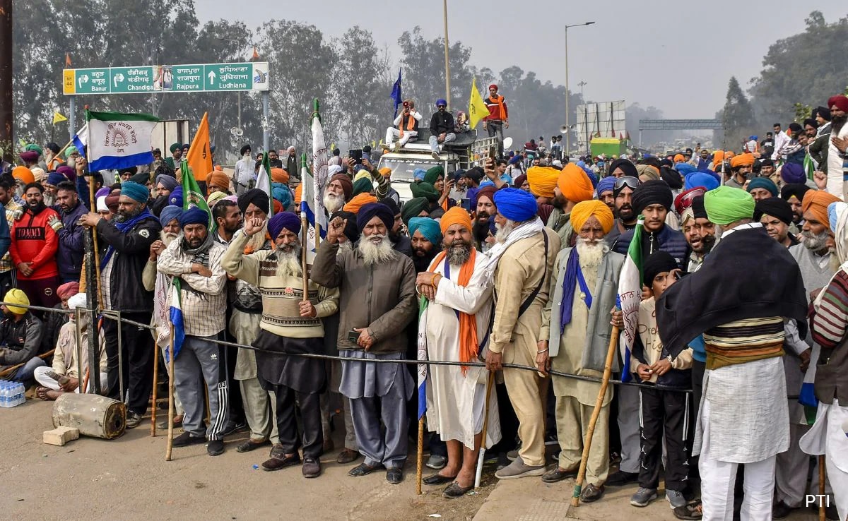 You are currently viewing As Farmers March To Delhi, Agriculture Minister's "Peace Appeal"