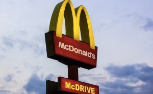 Read more about the article McDonald's Responds After Being Accused Of Using Fake Cheese