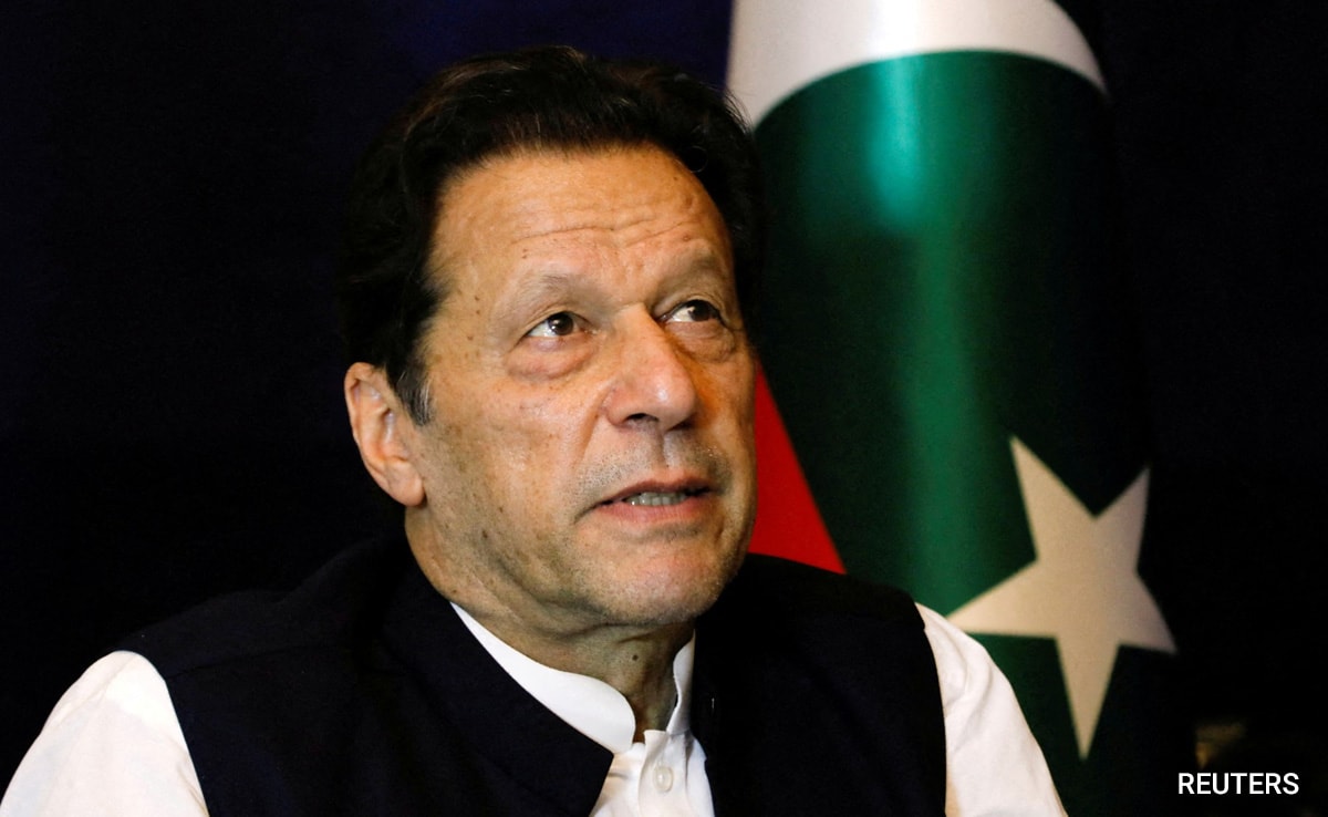 Read more about the article Jailed Imran Khan Claims Victory Amid Counting Votes In Pakistan