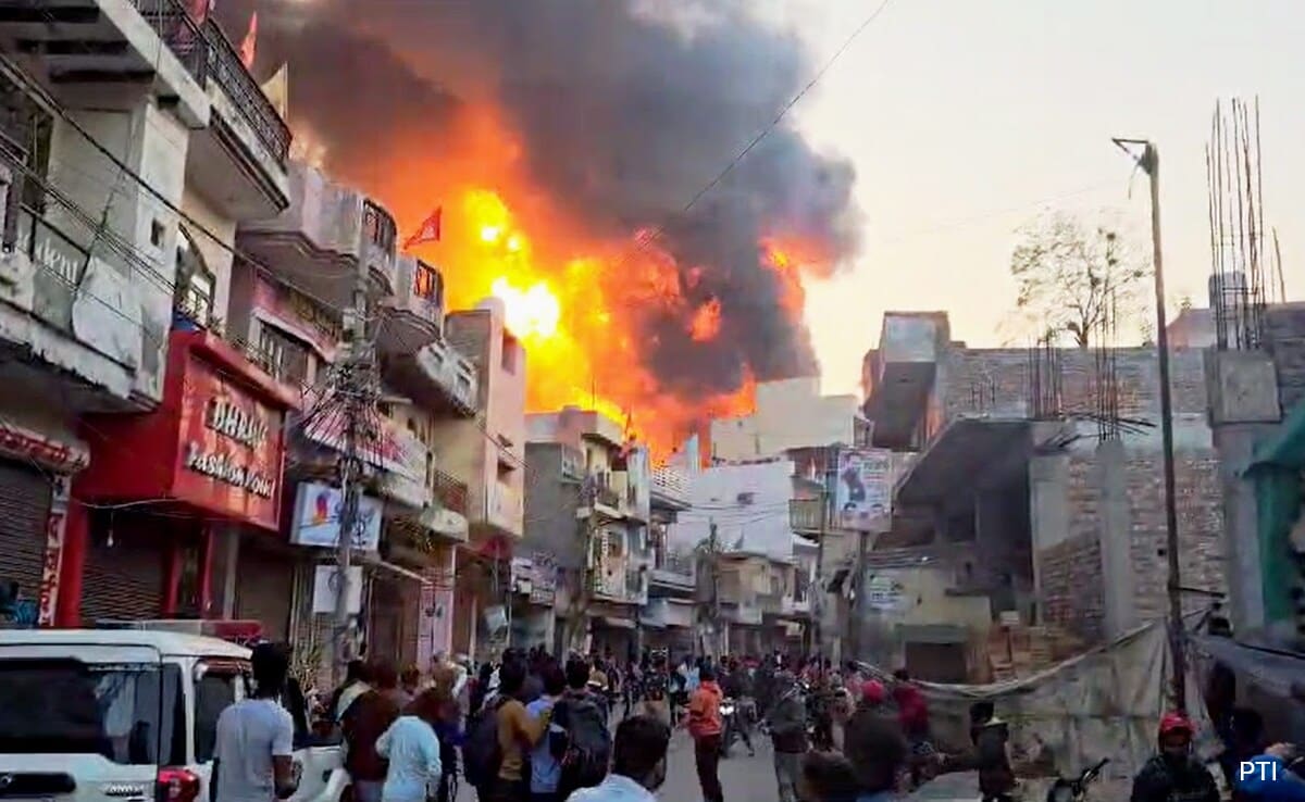 You are currently viewing Delhi Fire: Building Was Being Used Illegally For Mixing Chemical Paint